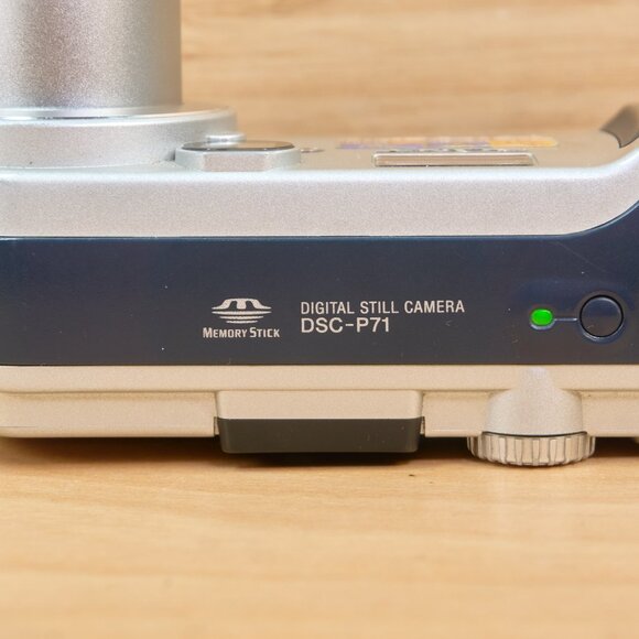 Sony Cyber-shot DSC-P71 3.2MP Digital Camera, 3X Optical Zoom, Made in Japan - Picture 6 of 8